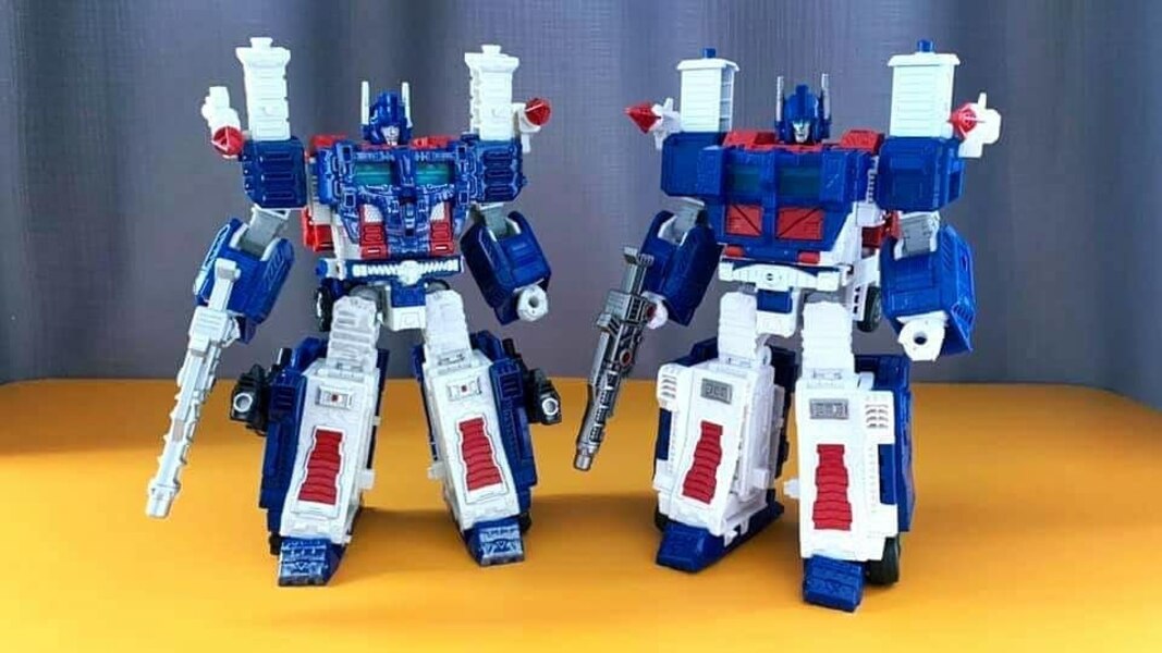 Transformers WFC Kingdom Ultra Magnus In Hand Images  (1 of 11)
